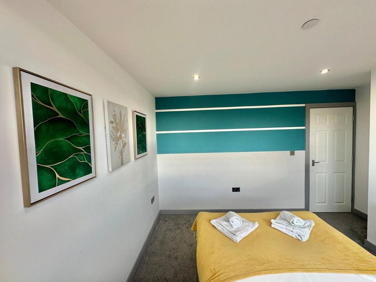 Furnished 2Br - Sunset Haven With Wifi & Free Parking By Brookland Stays Leeds  Bagian luar foto